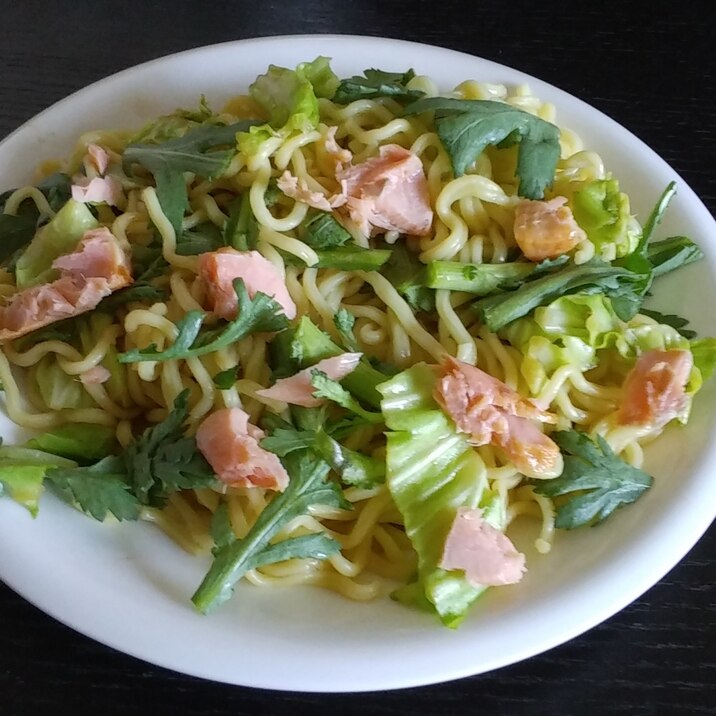 鮭と春菊の焼きそば